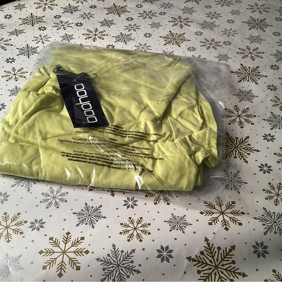 BOOHOO Womens Sexy Dress, Slim Fit Light Weight Silky Fabric In Lime Size 10 - Picture 3 of 4